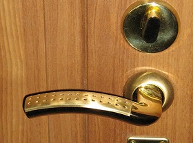 Замена дверной ручки входной двери в Саратове